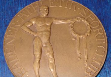 1933 WC Baden near Vienna Bronce medal men`s team revers